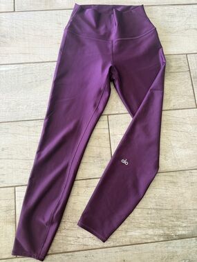 ALO Yoga High-Waist Leggings in Deep Plum